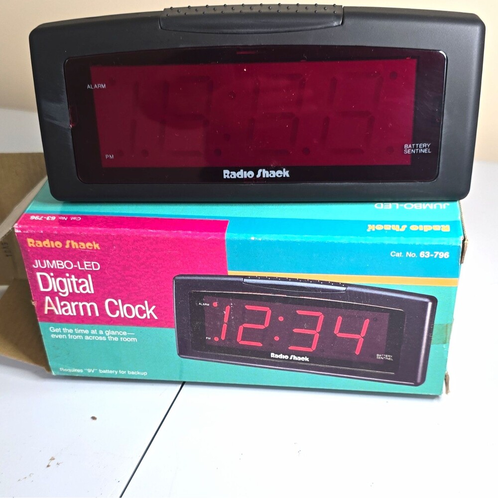 RadioShack Jumbo LED Digital Alarm Clock Black Quartz Plug-In 63-796 (B5)